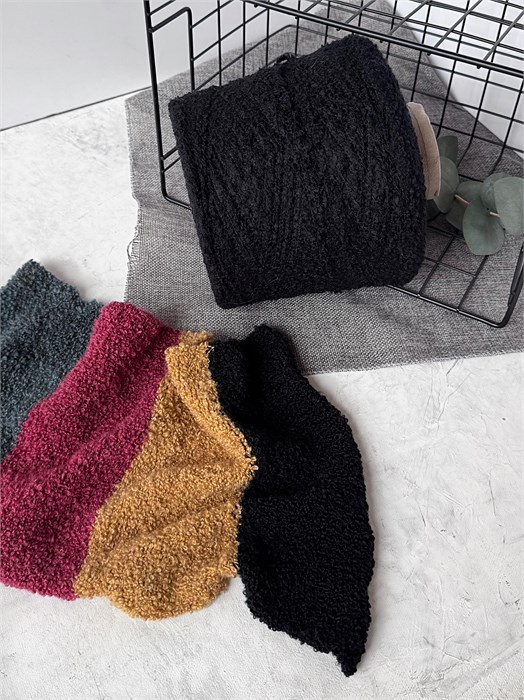 Boucle 310 (G&G Filati), 65% меринос, 27% шёлк, 8% ПА, 100 г/310 м, чёрный 3478