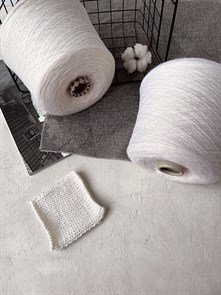 Andromeda (Mafil), 50% меринос, 50% дралон, 100 г/1400 м, молочный 3176