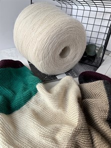 {{photo.Alt || photo.Description || 'Susuri 2/14, 75% альпака сури, 25% мериносовая шерсть, 100 г/700 м, светлый беж'}}