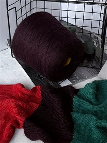 {{photo.Alt || photo.Description || 'Susuri 2/14, 75% альпака сури, 25% мериносовая шерсть, 100 г/700 м, пьяная вишня'}}